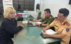 Người phụ nữ cưỡi vali chạy trên đường ở TP Hồ Chí Minh bị công an mời lên làm việc