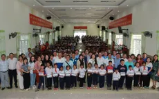 Bệnh viện Nhi Đồng 2 khám bệnh cho trẻ em vùng cao Khánh Sơn