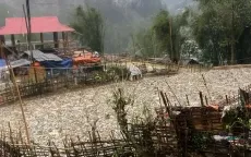 Mưa đá tại Sơn La, nhiều nhà dân bị thủng, tốc mái