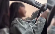 Cho con nhỏ cầm vô lăng lái ô tô, bố bị phạt hàng chục triệu đồng