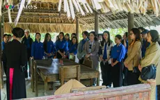 Thế hệ trẻ tìm về địa chỉ đỏ nhân kỷ niệm 94 năm Ngày thành lập Đoàn