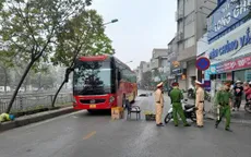 Hà Nội: Người điều khiển xe máy tử vong sau khi va chạm với xe ô tô 45 chỗ
