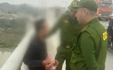 Công an Hà Nội kịp thời ngăn chặn nam thanh niên có ý định nhảy cầu