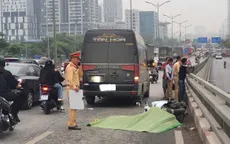 Người đi xe máy tử vong sau va chạm với xe limousine trên cầu vượt Mai Dịch