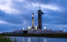SpaceX phóng sứ mệnh đầu tiên bay lên quỹ đạo vùng cực Trái Đất