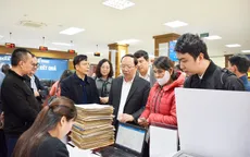 Nghệ An: Người dân đến trung tâm hành chính làm thủ tục đất đai tăng đột biến