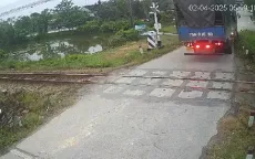 Chuyển Cơ quan điều tra vụ tài xế xe tải tông gãy rào chắn đường sắt
