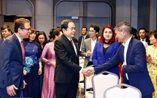 Chủ tịch Quốc hội gặp cán bộ Đại sứ quán và cộng đồng người Việt tại Uzbekistan