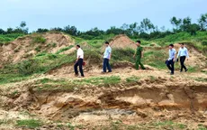 Khởi tố 12 cát tặc khai thác cát trái phép trên sông Chu