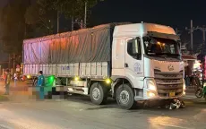 Hai mẹ con đi xe máy bị xe tải cán tử vong ở TP Hồ Chí Minh