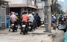 Nghị định 168 chưa “nguội”, giao thông đã “nóng” vì leo lề, vượt đèn đỏ