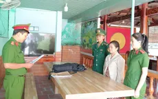 Tiếp nhận 21 công dân từ Campuchia, phát hiện “nữ quái” trốn truy nã