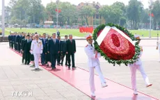 Tổng Bí thư, Chủ tịch nước Trung Quốc Tập Cận Bình vào Lăng viếng Chủ tịch Hồ Chí Minh