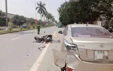 Xe máy đâm vào ô tô dừng đỗ bên đường, 1 người tử vong