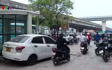 Hà Nội đẩy mạnh xử lý tình trạng xe leo vỉa hè, vượt đèn đỏ