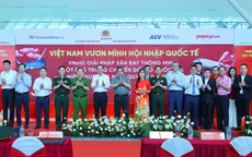Thủ tướng trải nghiệm định danh, xác thực điện tử và nhận diện sinh trắc học làm thủ tục lên tàu bay bằng VNeID