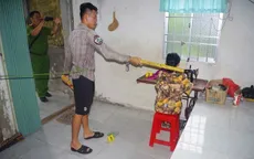 Thực nghiệm hiện trường vụ cháu trai đánh bà nội ngã gục để cướp vàng