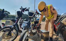 Hàng chục học sinh độ chế xe điện để biểu diễn, câu like trên mạng xã hội
