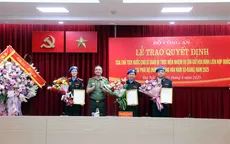 Trao Quyết định của Chủ tịch nước cho sĩ quan công an đi thực hiện nhiệm vụ gìn giữ hòa bình LHQ