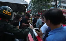 Biển người đổ về trung tâm TP Hồ Chí Minh để dõi theo từng bước quân hành