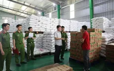 Hàng trăm tấn dầu ăn, bột canh, hạt nêm giả đã bán cho bếp ăn tập thể