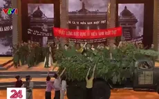 Người dân Hà Nội ngập tràn khí thế hướng về ngày thống nhất