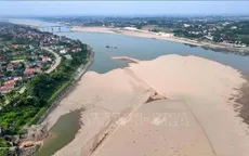 Mực nước sông Đà xuống thấp