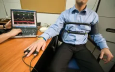 FBI sử dụng máy phát hiện nói dối để ngăn rò rỉ thông tin nội bộ