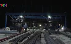 Công nhân trên công trường cao tốc thi công xuyên lễ