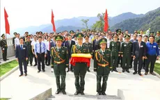Lễ Thượng cờ và gắn biển công trình Cột cờ A Pa Chải