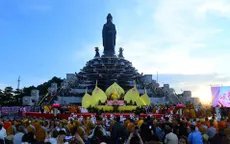 Kết thúc viên mãn Vesak 2025 bằng lễ thắp nến trên đỉnh núi Bà Đen