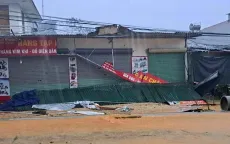 Mưa lớn kèm dông lốc làm hư hỏng hơn 280 ngôi nhà ở Tuyên Quang