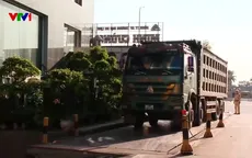 Xe chở quá tải hoạt động rầm rộ cả ngày lẫn đêm ở khu vực ngoại thành Hà Nội