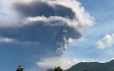 Indonesia tiếp tục phát cảnh báo cao nhất do núi lửa Lewotobi Laki-Laki phun trào