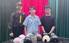 Bắt nam thanh niên chuyên trộm mũ bảo hiểm của các cặp đôi
