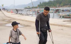 Duy Hưng chống nạng vẫn tham gia Bố ơi mình đi đâu thế?