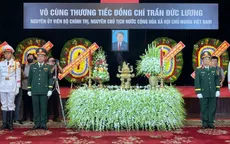Dòng người xúc động đến viếng nguyên Chủ tịch nước Trần Đức Lương tại Hội trường Thống Nhất