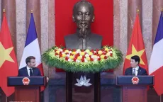 Chủ tịch nước Lương Cường và Tổng thống Pháp Emmanuel Macron gặp gỡ báo chí