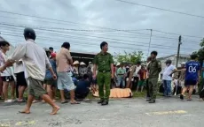 Vướng dây điện sau mưa lớn, 2 thanh niên đi xe máy tử vong