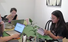 Tranh cãi quanh chuyện khách “cắm rễ” tại các quán cà phê