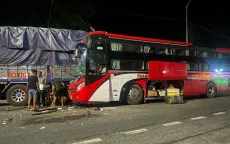 Xe khách tông xe tải trên Quốc lộ 1A, phụ xe tử vong, nhiều người bị thương