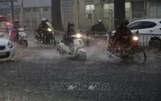 Cảnh báo mưa dông kèm lốc sét ở Hà Nội và lũ quét, sạt lở ở Quảng Ngãi