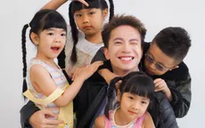 S.T Sơn Thạch lần đầu làm bố chăm 5 con: Cột tóc, dọn giường, đi chợ, nấu ăn