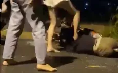 Người mẹ trẻ bị đạp vào đầu, kéo tóc giữa phố vì mâu thuẫn cũ