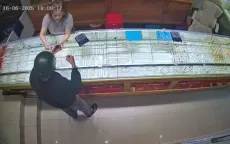Kẻ cướp tiệm vàng ở Lâm Đồng bị bắt khi vừa xuống máy bay