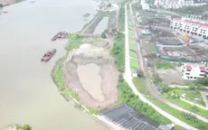 Múc đất bãi ven sông gây nguy cơ mất an toàn đê điều