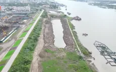 Hố sâu chạy dọc chân đê: Doanh nghiệp "thu hồi vốn", đê điều mất an toàn
