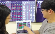 Thị trường chứng khoán cận đỉnh 3 năm