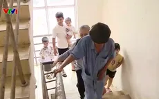 Hà Nội: Hàng trăm hộ dân khổ sở vì thang máy hỏng suốt gần một tháng