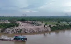 Báo động tình trạng đổ phế thải lấp sông Hồng, đe dọa an toàn đê điều